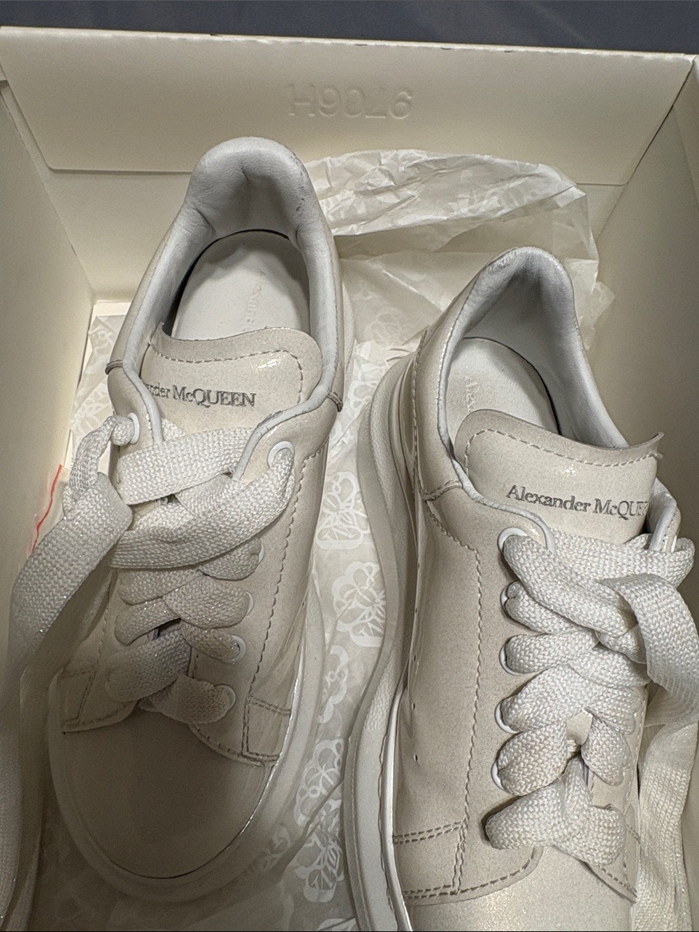 Little kids Alexander McQueen white sneakers size 29 C